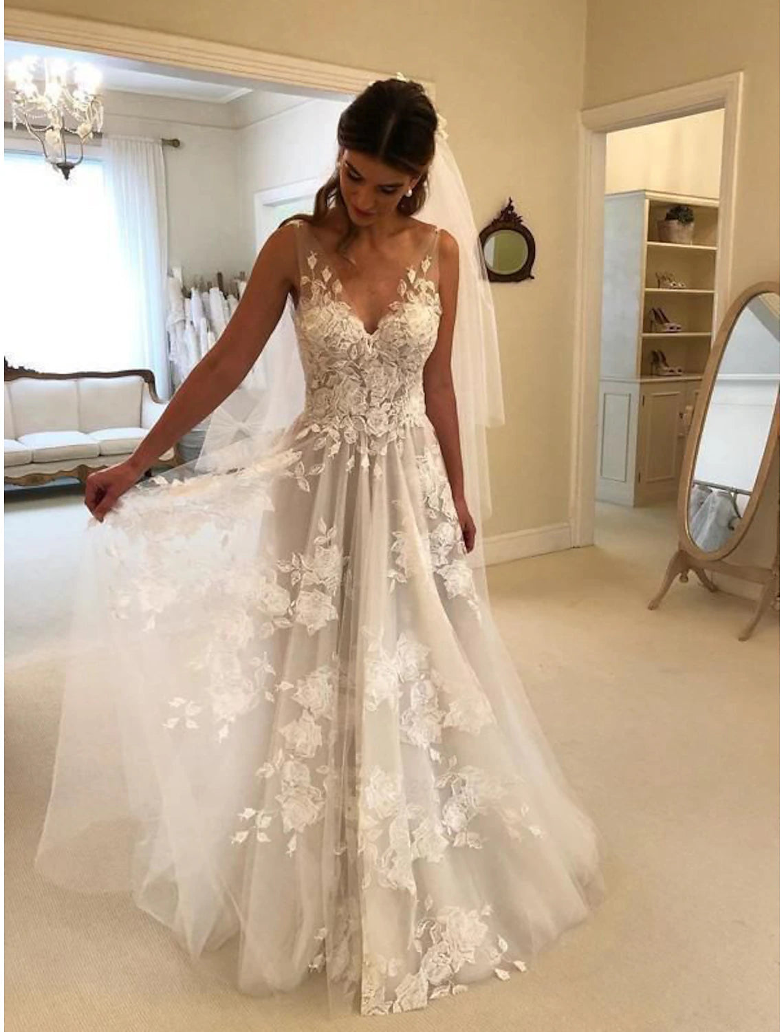 Women's Cozy Winter Attire Beach Boho Wedding Dresses A-Line V Neck Sleeveless Sweep / Brush Train Lace Bridal Gowns With Appliques Summer Fall Wedding Party