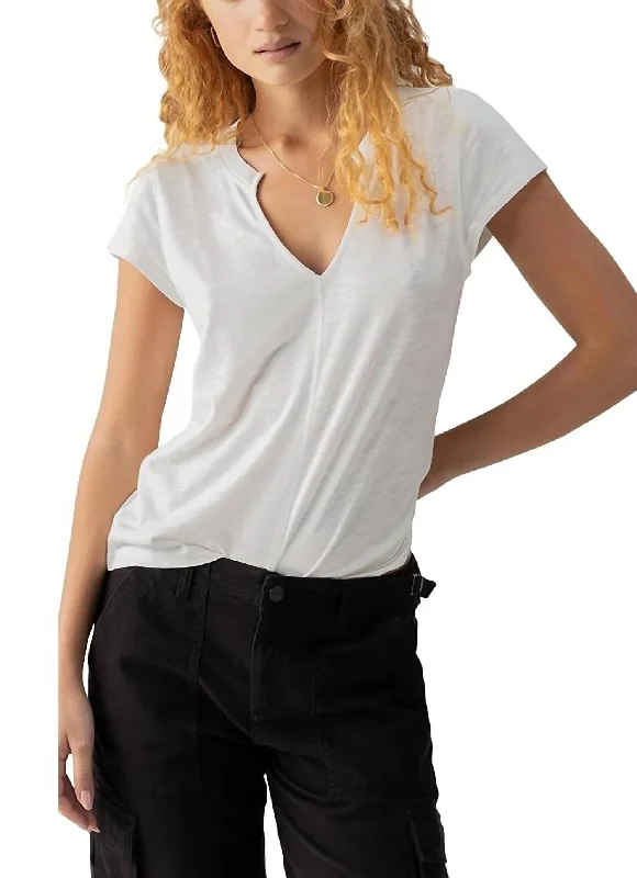 Women's Seasonal Clothes New Girl Tee In Chalk