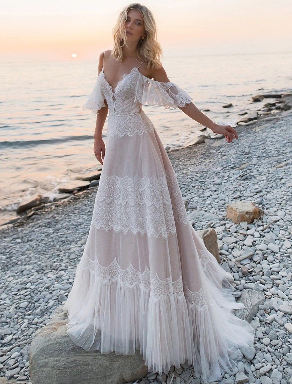 Stylish Clothes For Women Beach Open Back Boho Wedding Dresses A-Line Off Shoulder Camisole Spaghetti Strap Sweep / Brush Train Lace Bridal Gowns With Lace Summer Wedding Party