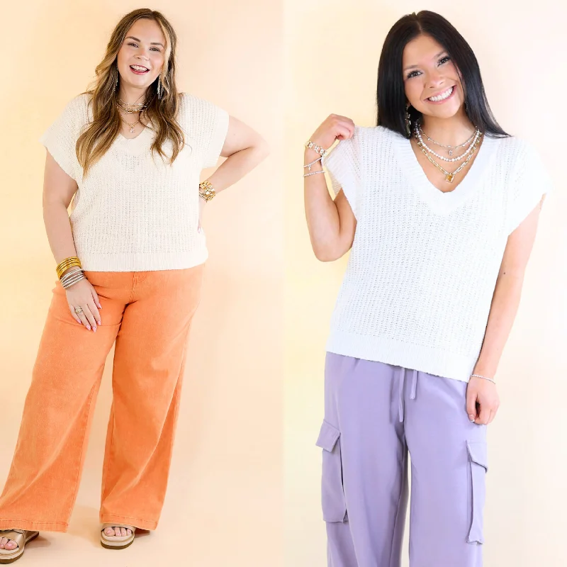 Vintage-Inspired Women's Apparel Summer Days Short Sleeve V Neck Sweater in Off White
