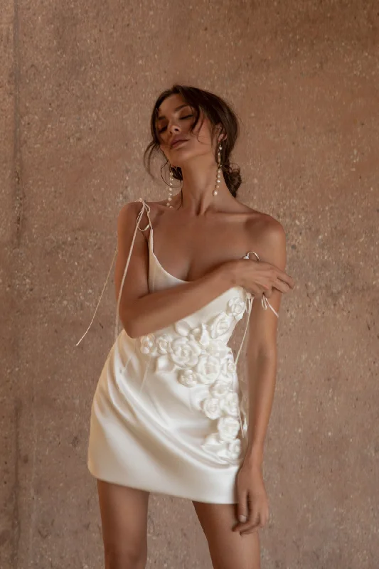 Women's Stylish Professional Garments Spaghetti Straps Short Mini A Line Second Wedding Dress 3D Flowers Satin Backless Sleeveless Bridal Gown Custom Made