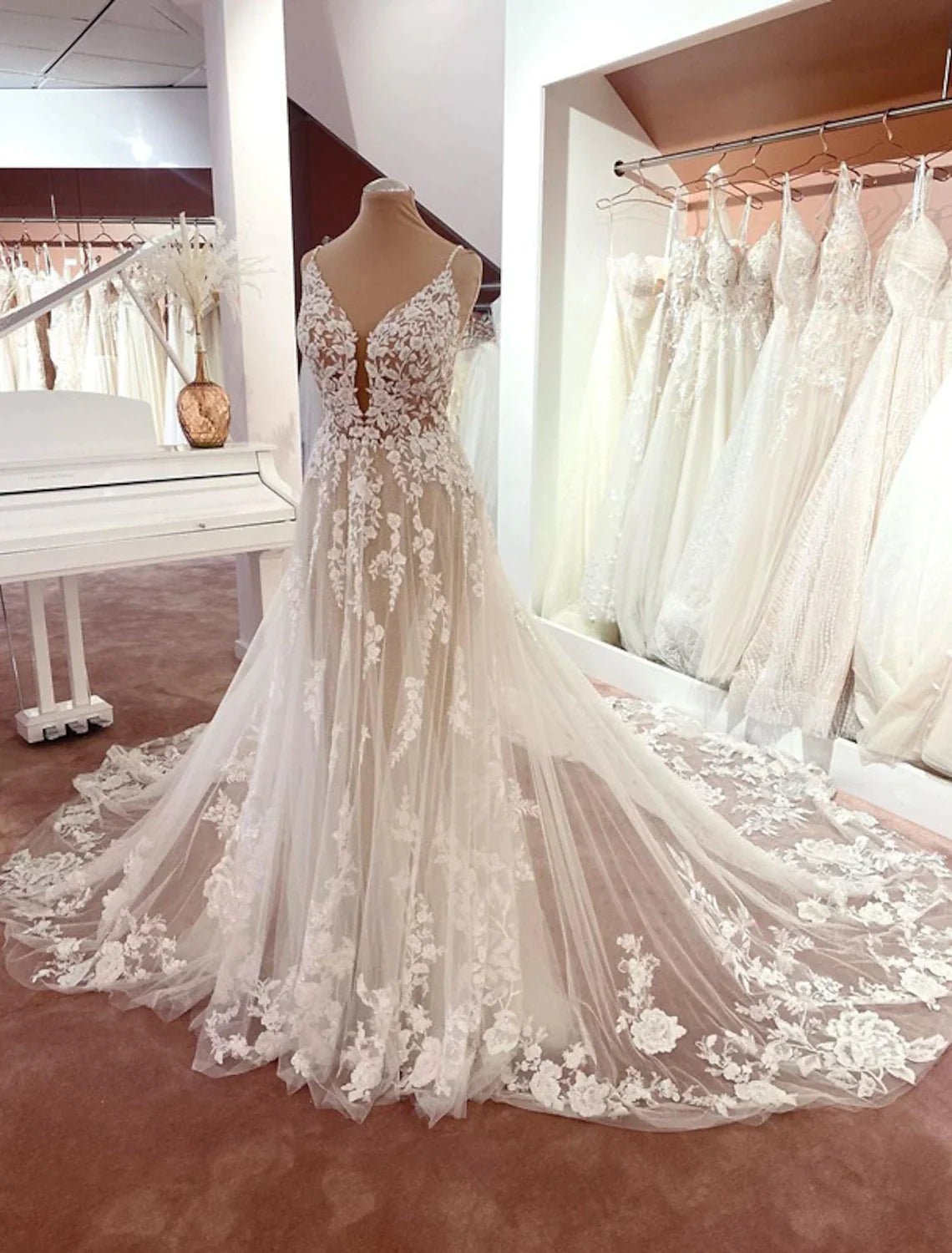 Women's Relaxed Clothes Engagement Open Back Formal Wedding Dresses A-Line Camisole V Neck Spaghetti Strap Chapel Train Lace Bridal Gowns With Appliques