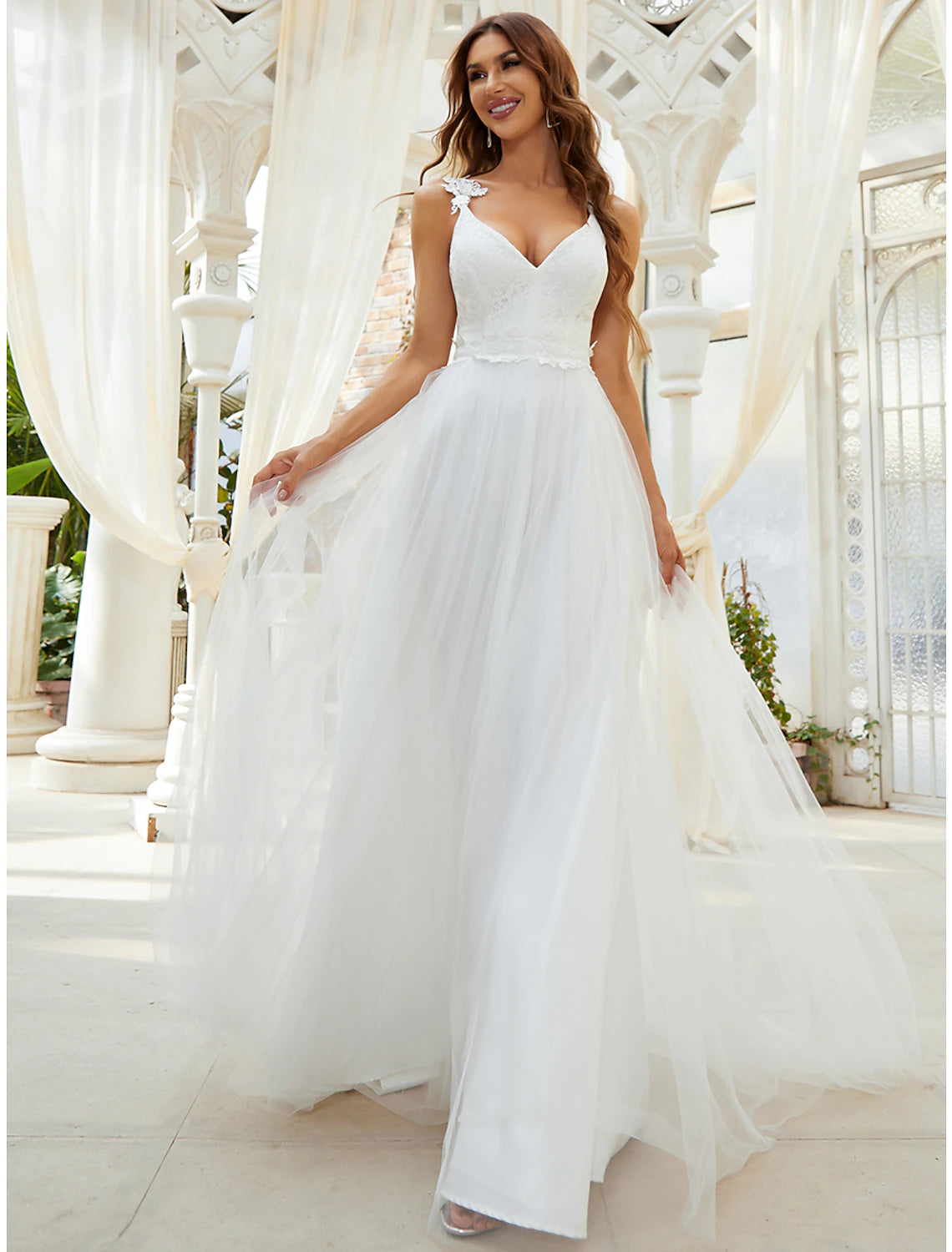 Casual Attire For Women Reception Casual Wedding Dresses A-Line Sweetheart V Wire Regular Straps Sweep / Brush Train Tulle Bridal Gowns With Crystals Appliques Summer Wedding Party