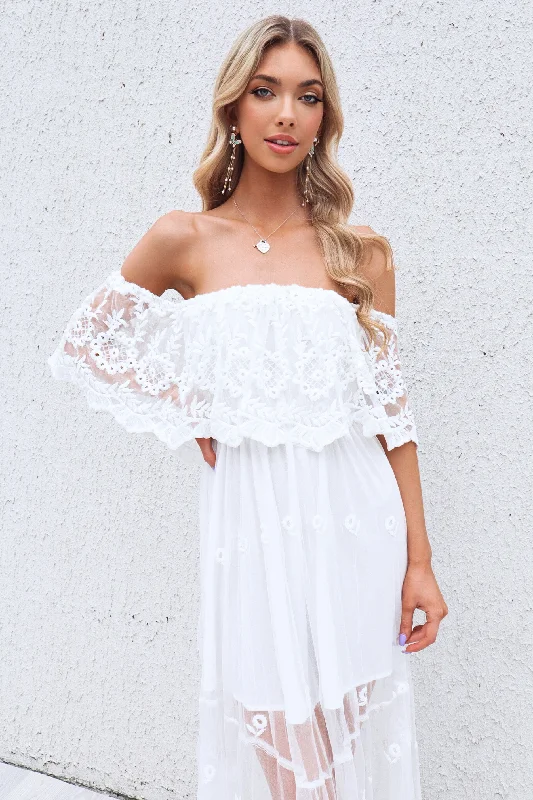 Women's Chic Apparel Daydream Lace Maxi Dress