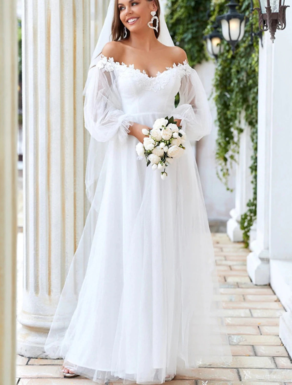 Women's Office Attire Beach Wedding Dresses A-Line Off Shoulder Long Sleeve Floor Length Tulle Bridal Gowns With Lace Insert Appliques Summer Wedding Party