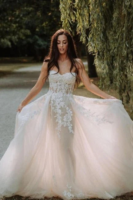 Stylish Women's Attire A Line Sweetheart Tulle Wedding Dress with Lace Appliques Long