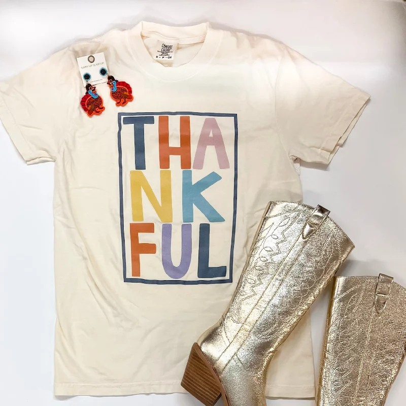 Women's Holiday Outfit Thankful Short Sleeve Graphic Tee in Cream