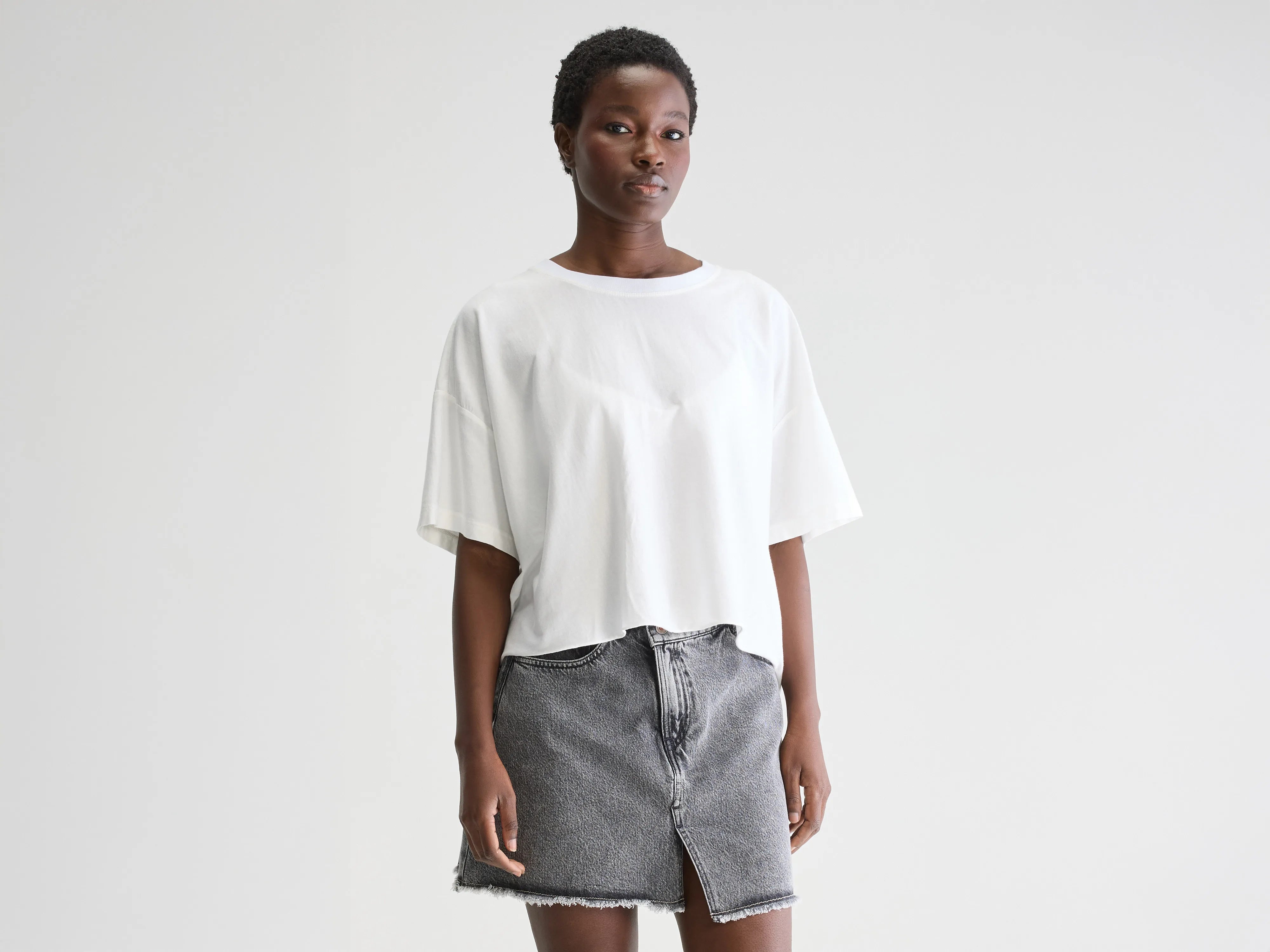 Modern Women's Outfit Farpy cropped t-shirt (251 / W / WHITE)