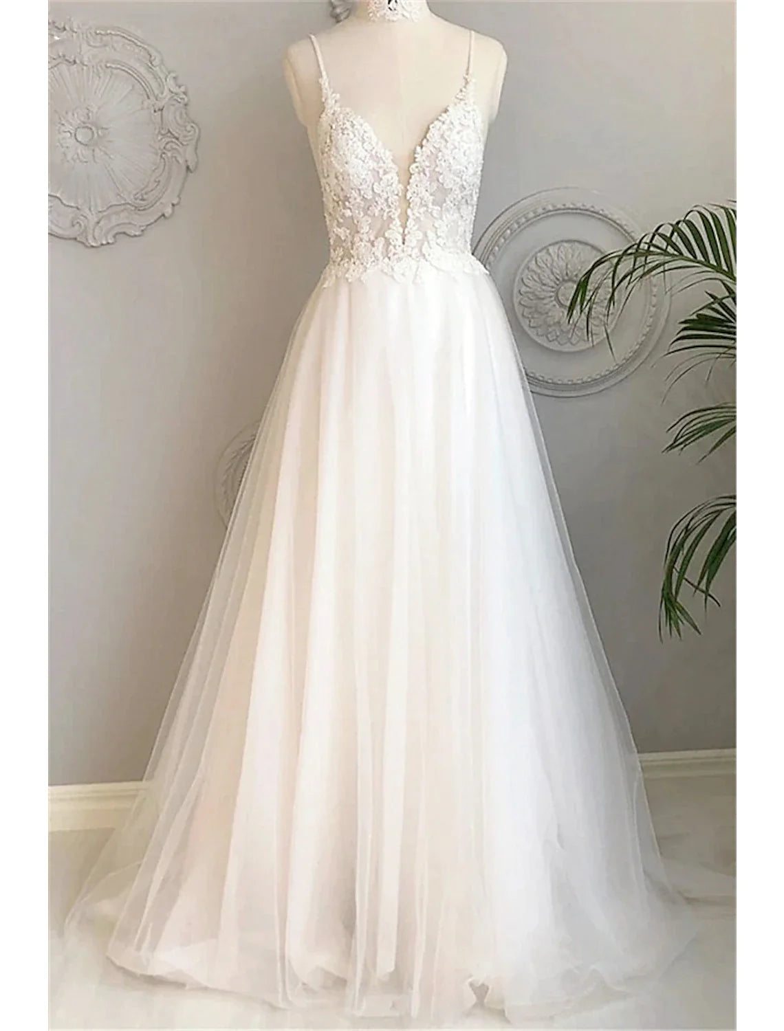 Women's Professional Outfit Beach Wedding Dresses A-Line Sweetheart Camisole Spaghetti Strap Court Train Lace Bridal Gowns With Buttons Appliques