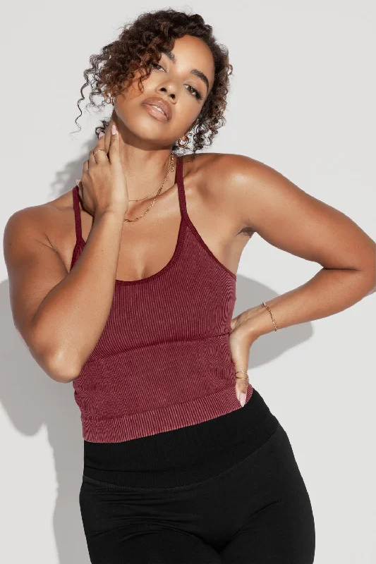 Women's Plus-Size Casual Outfit What's the Scoop Seamless Crop Tank - Garnet